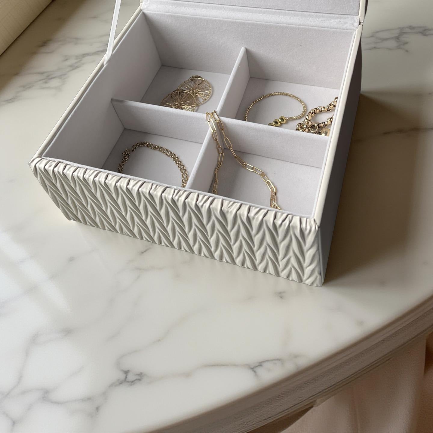 Solace Champagne - with lift out tray