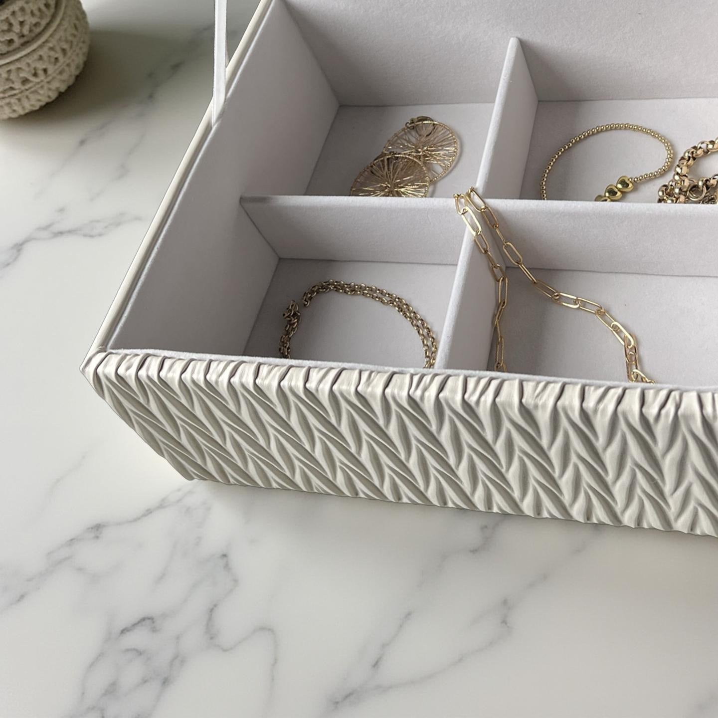 Solace Champagne - with lift out tray