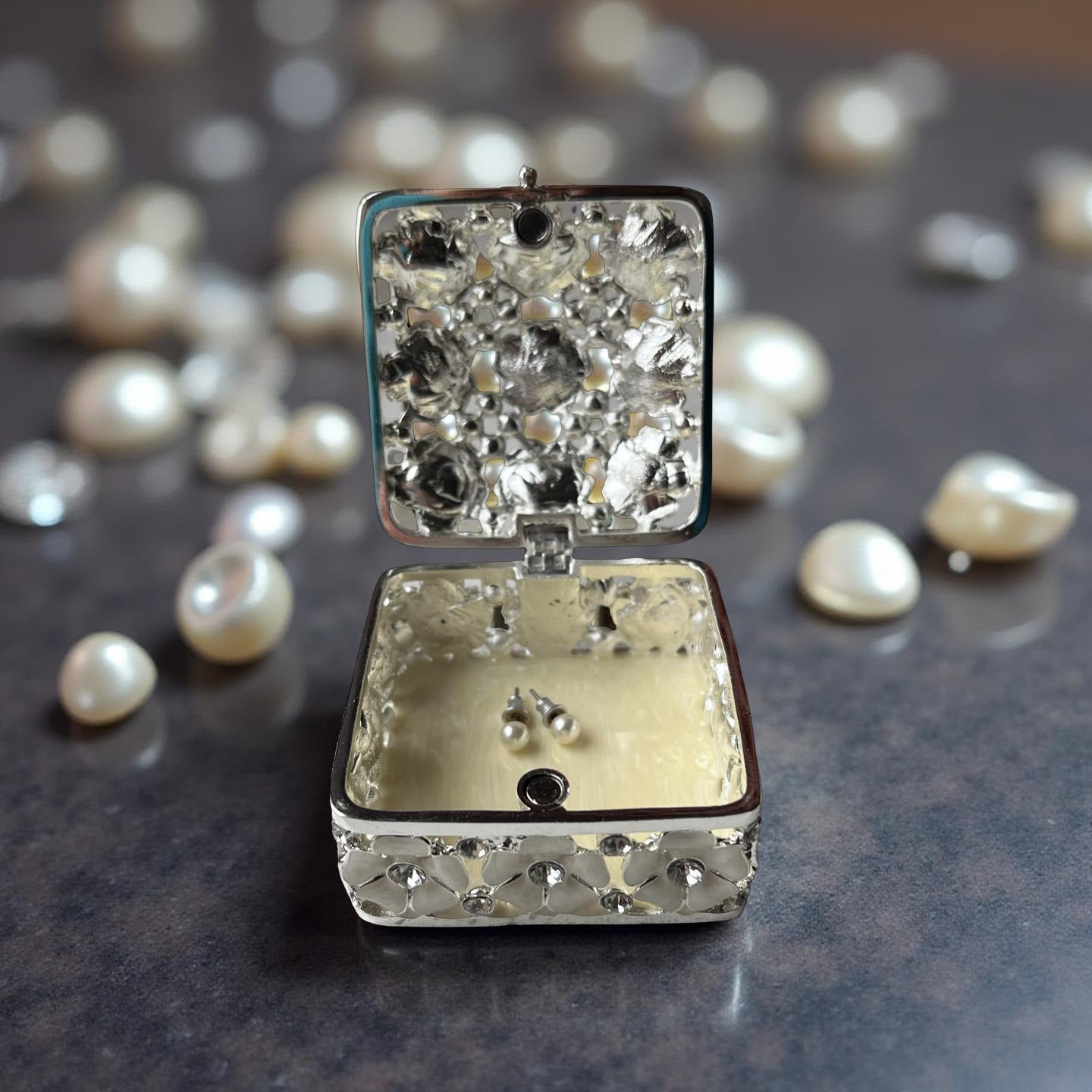 Daisy Square Trinket