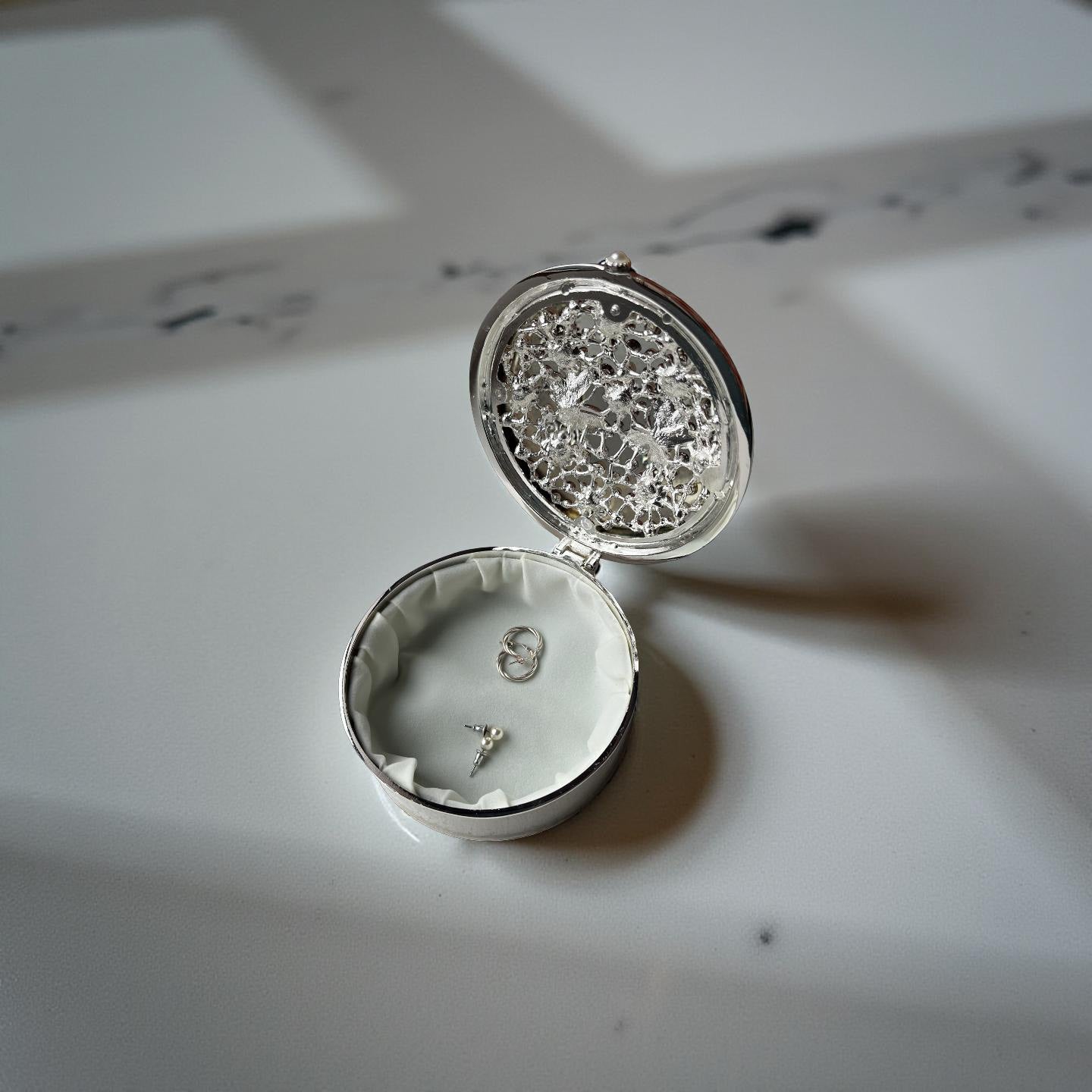 Diamond & Pearls Trinket